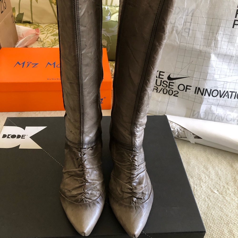 DKODE Tall Grey Leather Riding Boots Womens 6. Low Heels